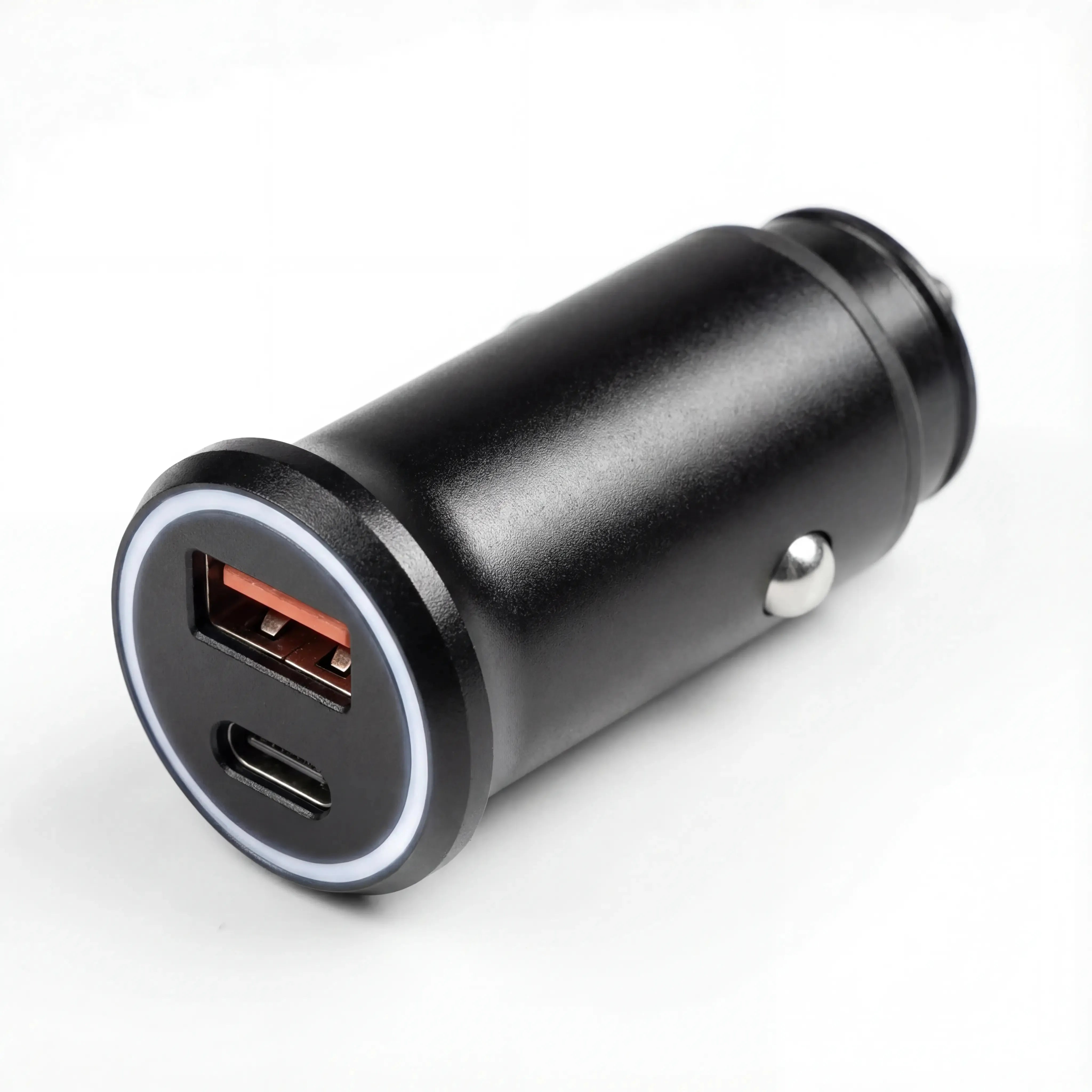 AutoGarde™ Chargeur 12V avec Traceur GPS Intégré — studio
